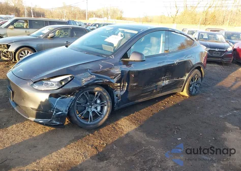 2024 Tesla Model Y Long Range Dual Motor All-Wheel Drive from USA, damaged, VIN 7SAYGDEE2RF185602